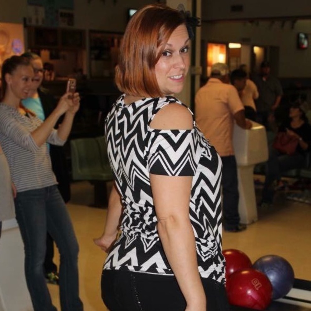 Cold Shoulder Chevron top - Picture 5 of 5